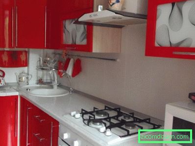 Design červené bílé kuchyně (85 reálných fotografií)