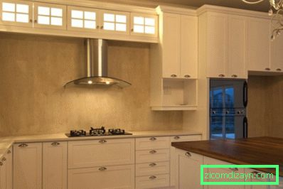 Jak správně uspořádat osvětlení v kuchyni: všeobecné osvětlení, osvětlení pracovního a jídelního prostoru, 110+ skutečné fotografické příklady