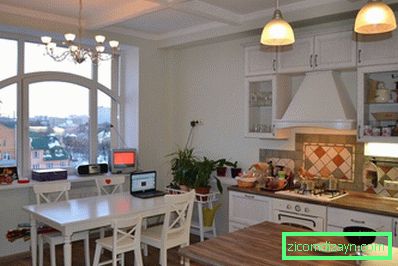 Jak správně uspořádat osvětlení v kuchyni: všeobecné osvětlení, osvětlení pracovního a jídelního prostoru, 110+ skutečné fotografické příklady