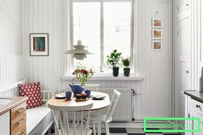 Černá a bílá podlaha dlaždic v kuchyni ve stylu skandinávské země