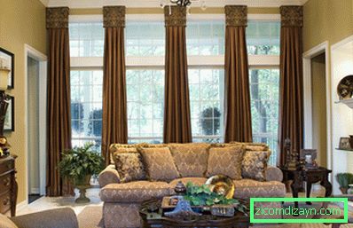 interiérová-béžová-obývací pokoj-stěna-kombinovaný-s-hnědý-záclona-na-bílé-leštěné-ocel-rám-sklo-okenní závěsy-nápady-pro-velké okna
